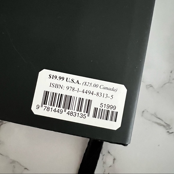 *NEW* milk and honey by Rupi Kaur - Picture 12 of 13